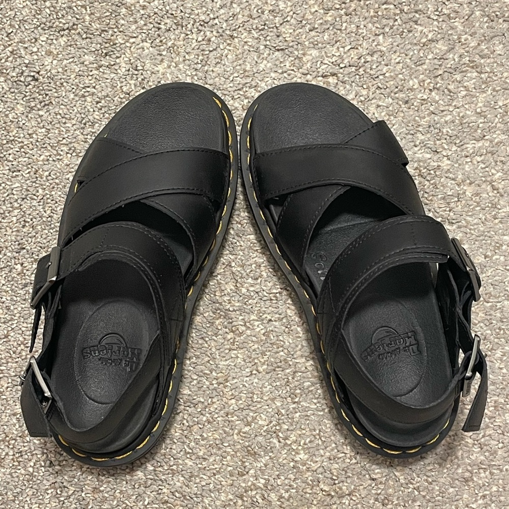 DR. MARTENS VOSS II SANDALS (BLACK)